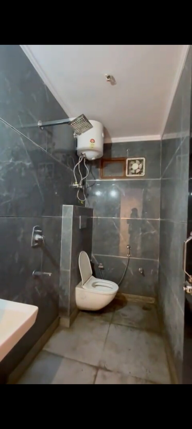 Bathroom, govindpuri 3 Bedroom 1000 Sq.Ft. Builder Floor In Govindpuri Delhi 8546209