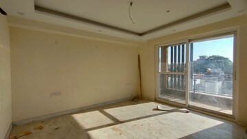 Room in 4 BHK Builder Floor at Sector 15 – for Sale