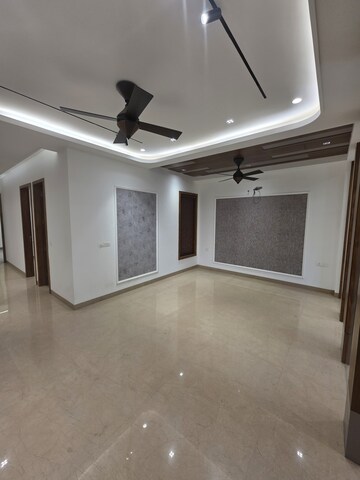 Building Lobby in 3 BHK Builder Floor at Ramprastha Colony – for Sale