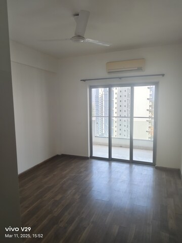 Room in 3 BHK Apartment at Ireo Victory Valley, Sector 67 – for Rent