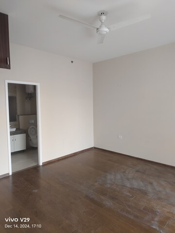 Room in 3 BHK Apartment at M3M Merlin, Sector 67 – for Rent