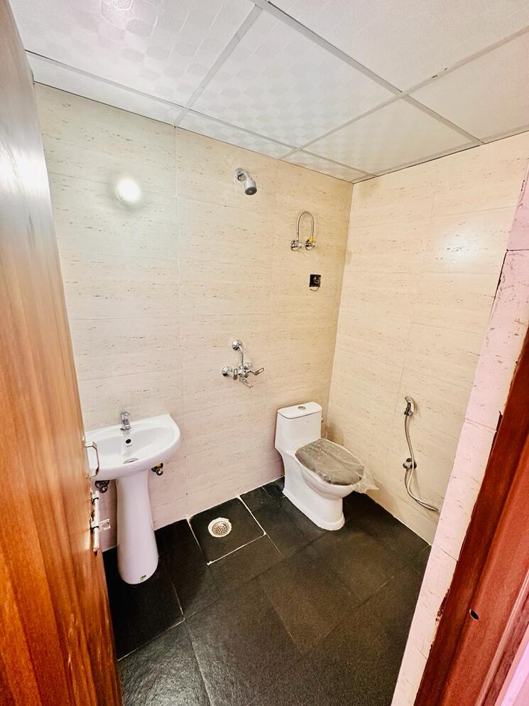 Attached Bathroom, jalpura 1 Bedroom 750 Sq.Ft. Apartment In Jalpura Noida 8546843