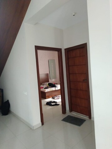 Room in 3 BHK Builder Floor at Vasundhara Sector 1 – for Rent
