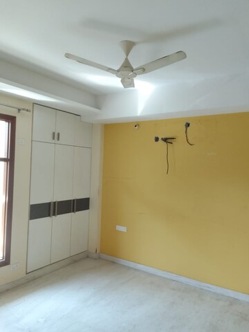 Room in 3 BHK Builder Floor at MVL IPark, Sector 15 – for Rent