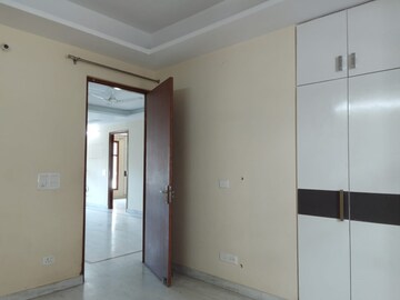 Room in 3 BHK Builder Floor at MVL IPark, Sector 15 – for Rent