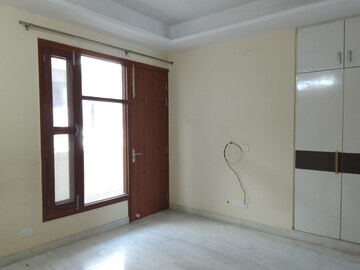 Room in 3 BHK Builder Floor at MVL IPark, Sector 15 – for Rent