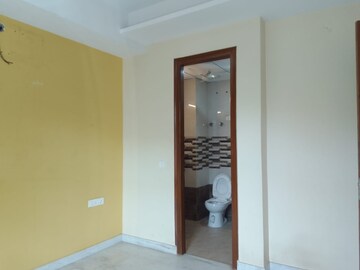 Room in 3 BHK Builder Floor at MVL IPark, Sector 15 – for Rent