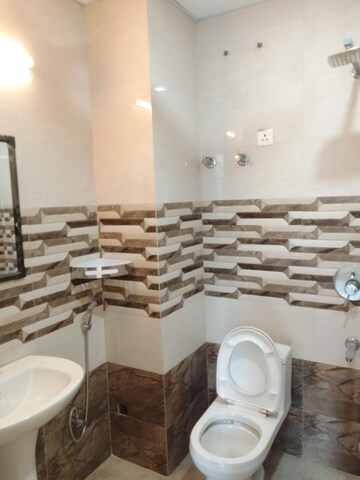 Bathroom in 3 BHK Builder Floor at MVL IPark, Sector 15 – for Rent