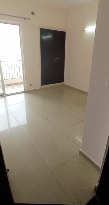 Room in 3 BHK Apartment at GH-7 Crossings Republik, Vijay Nagar – for Rent