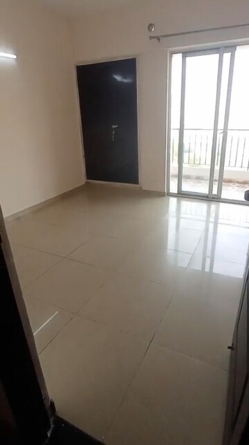 Room in 3 BHK Apartment at GH-7 Crossings Republik, Vijay Nagar – for Rent