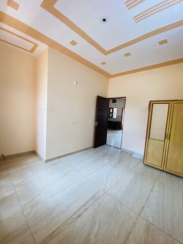 Room in 2 BHK Apartment at Sunny Enclave – for Rent
