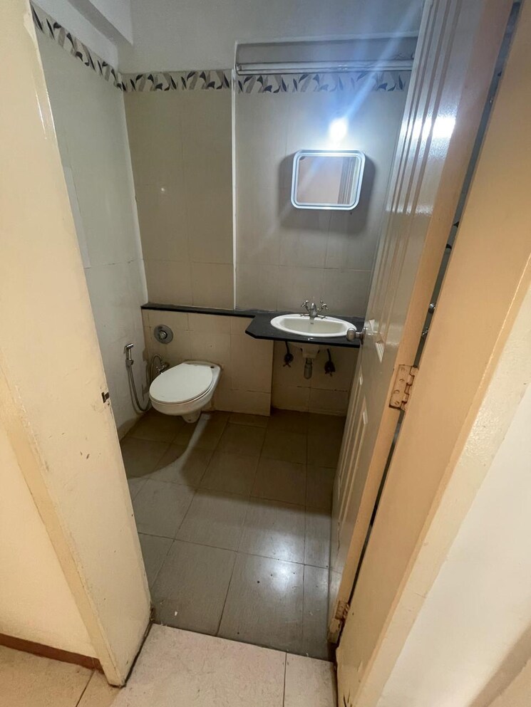 Bathroom, kurla west 2 Bedroom 714 Sq.Ft. Apartment In Kurla West Mumbai 8546943