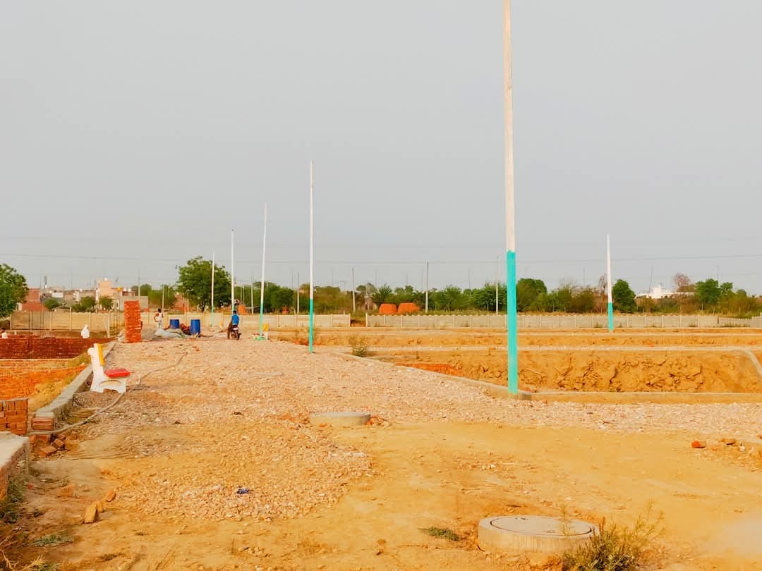 Plot For Sale in Lotus Parkk