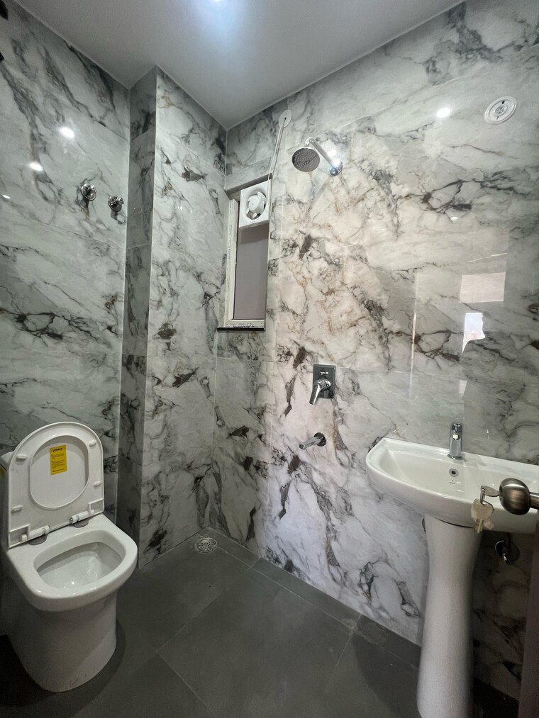 Bathroom, dehrakhas 4 Bedroom 1700 Sq.Ft. Builder Floor In Dehrakhas Dehradun 8547017