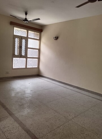 Room in 3 BHK Apartment at Sunrise Apartments Faridabad, Sector 45 – for Sale