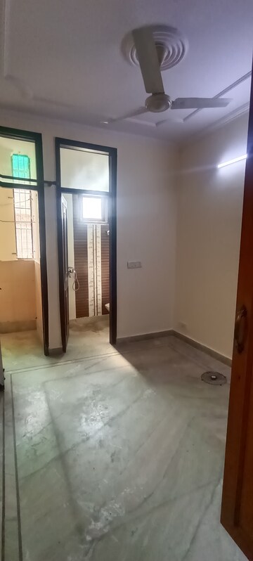 Room in 2.5 BHK Builder Floor at Kalkaji – for Rent