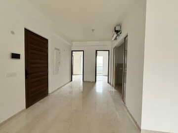 Building Lobby in 3.5 BHK Apartment at Smart World Orchard, Sector 61 – for Rent