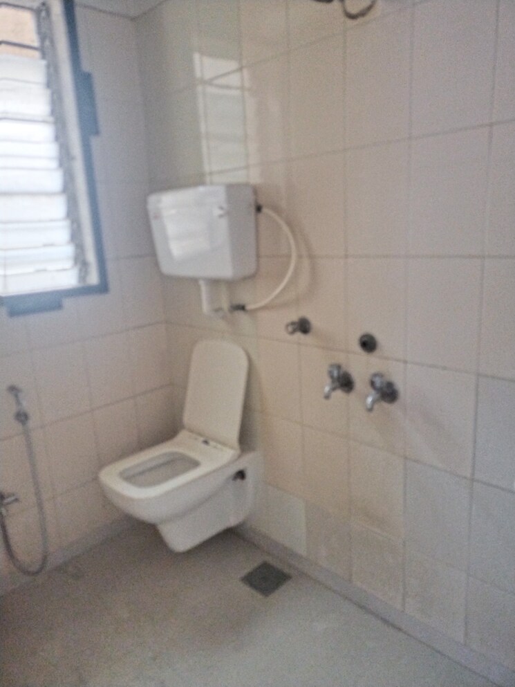 Bathroom, kabra-galaxy 2 Bedroom 600 Sq.Ft. Apartment In Azad Nagar Thane 8547202
