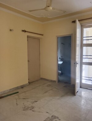 Room in 3 BHK Apartment at Gokul Apartments Faridabad, Sector 45 – for Sale