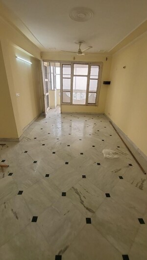 Room in 3 BHK Apartment at Gokul Apartments Faridabad, Sector 45 – for Sale