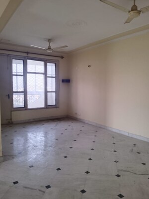 Room in 3 BHK Apartment at Gokul Apartments Faridabad, Sector 45 – for Sale