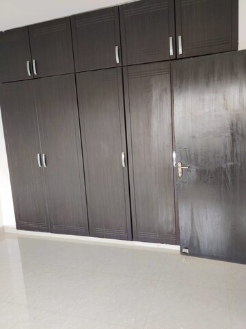 Furnished Amenities in 3.5 BHK Apartment at BPTP Park Grandeura, Sector 82 – for Rent