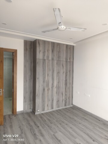 3 BHK Apartment For Rent in Unitech Uniworld City, Sector 30