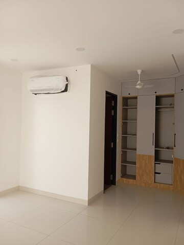 Room in 4 BHK Villa at My Home Ankura, Tellapur – for Rent