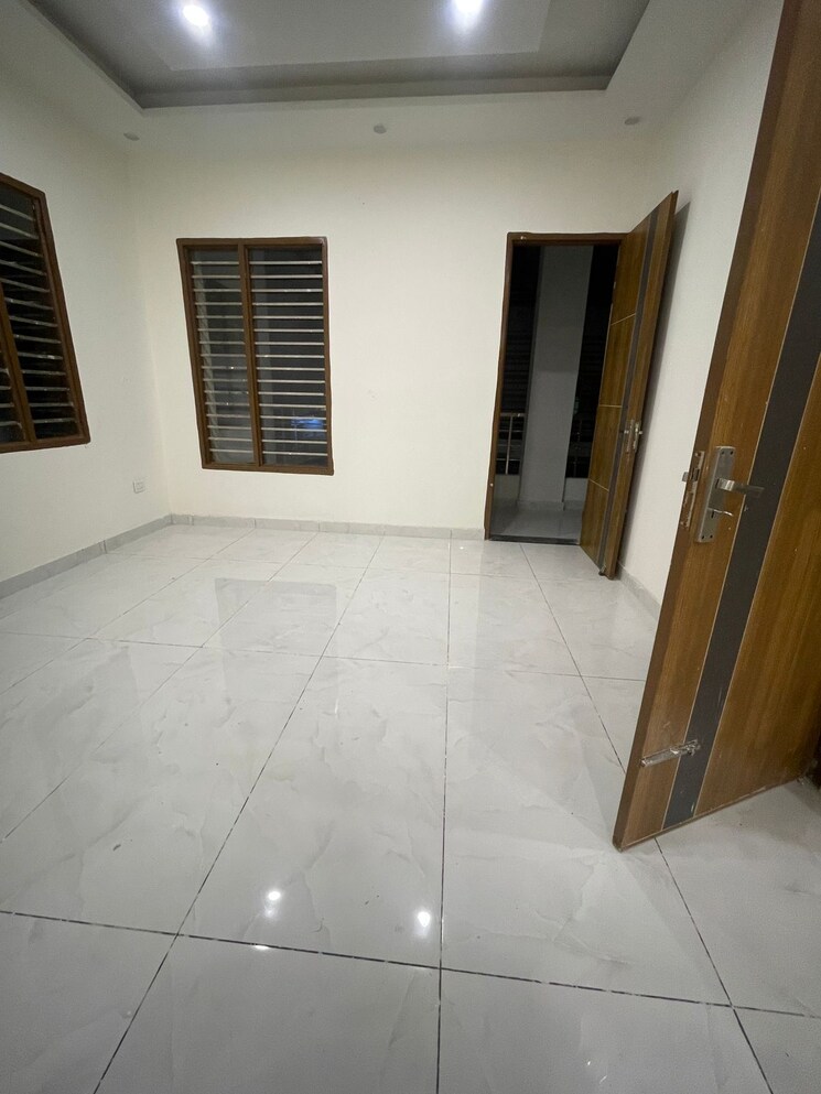 Room, patiala road 4 Bedroom 1800 Sq.Ft. Independent House In Patiala Road Zirakpur 8547589