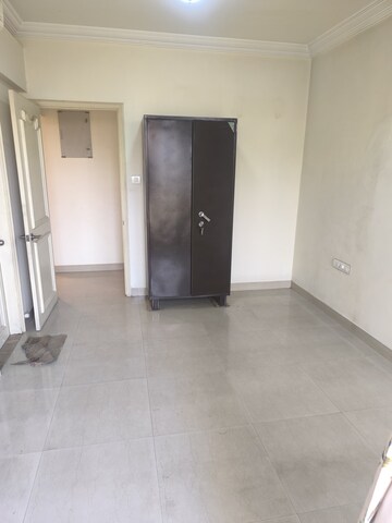Room in 3 BHK Apartment at Raheja Acropolis, Deonar – for Rent