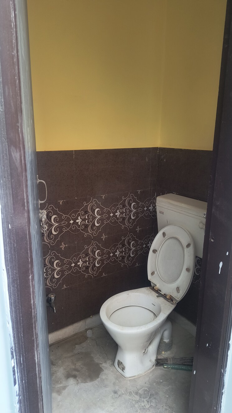 Bathroom, sector 10a 2 Bedroom 150 Sq.Yd. Builder Floor In Sector 10a Gurgaon 8548210