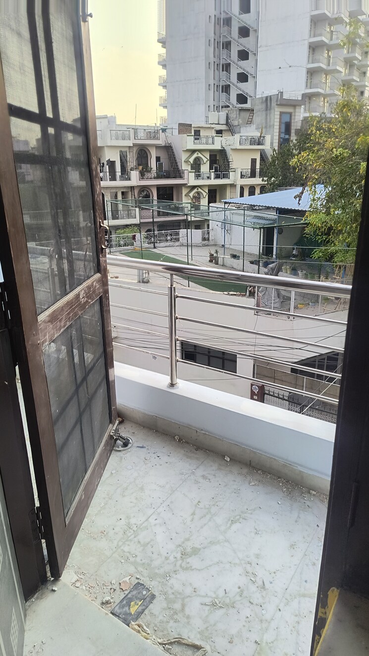 Balcony, sector 10a 2 Bedroom 150 Sq.Yd. Builder Floor In Sector 10a Gurgaon 8548210