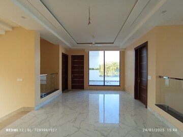 Room in 5 BHK Villa at Chattarpur – for Sale
