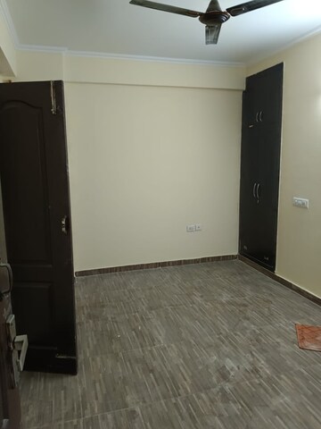 Room in 3 BHK Apartment at High End Paradise II, Raj Nagar Extension – for Rent