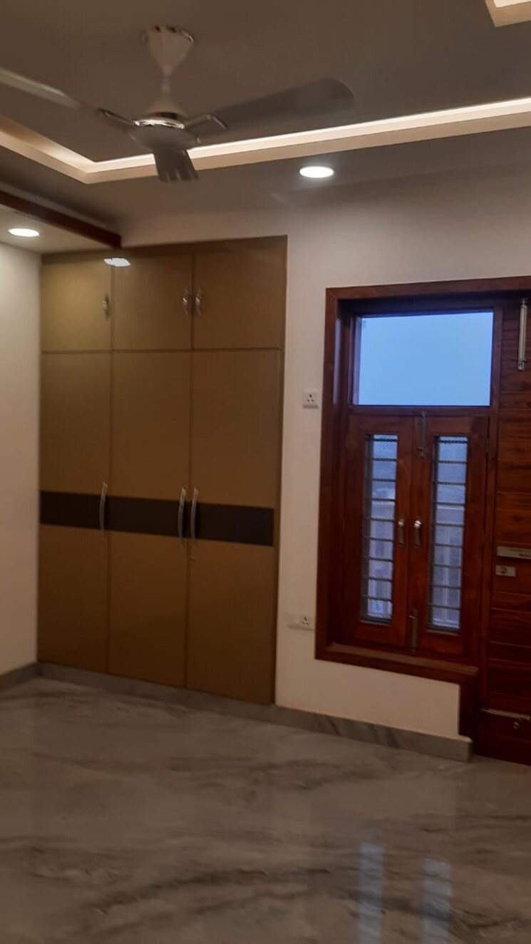 Room, parklands 3 Bedroom 250 Sq.Yd. Builder Floor In Sector 85 Faridabad 8548295