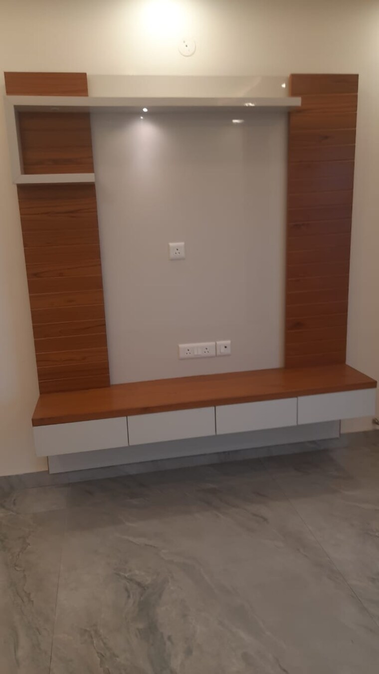 Room, parklands 3 Bedroom 250 Sq.Yd. Builder Floor In Sector 85 Faridabad 8548295