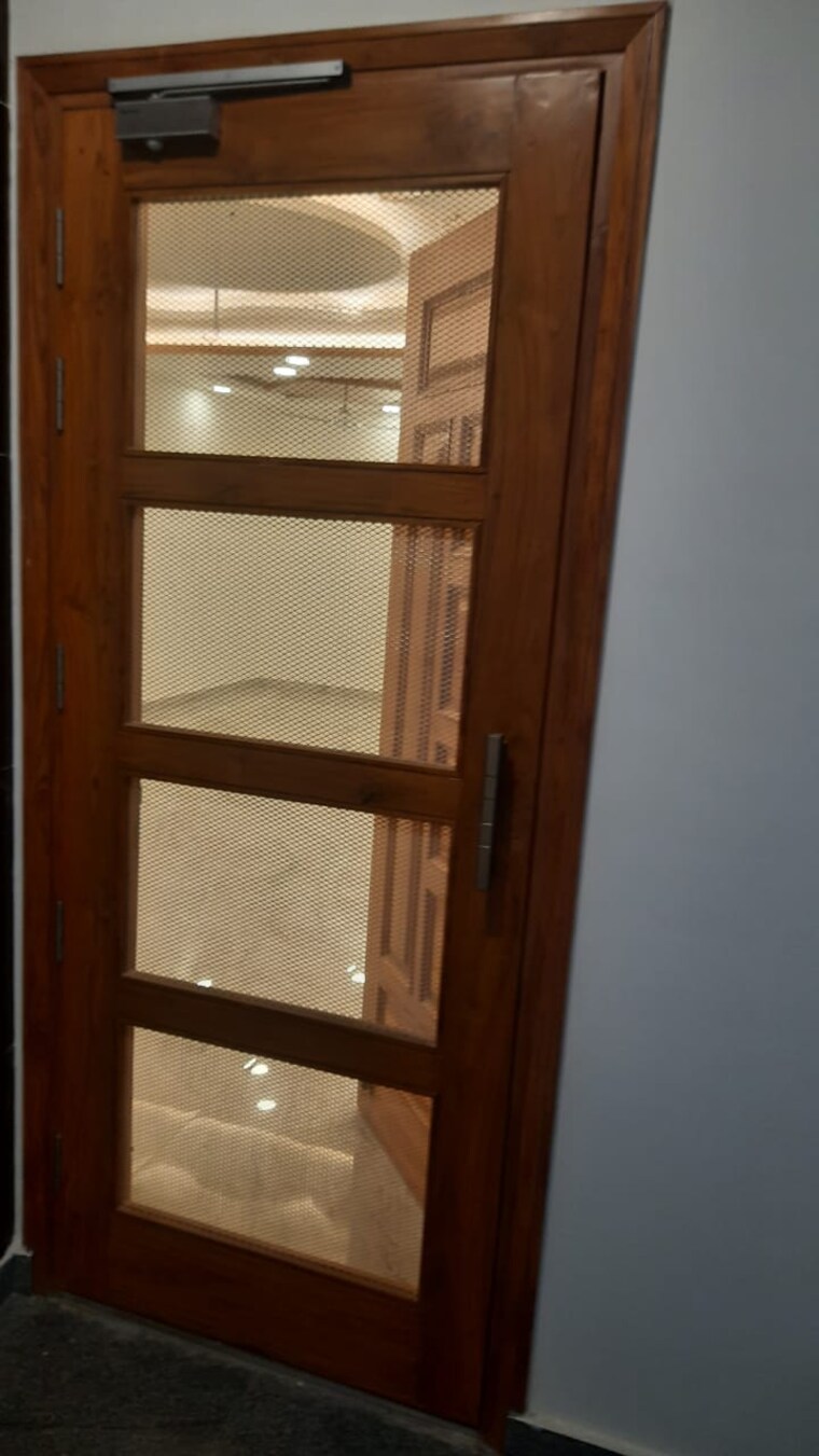 Room, parklands 3 Bedroom 250 Sq.Yd. Builder Floor In Sector 85 Faridabad 8548295