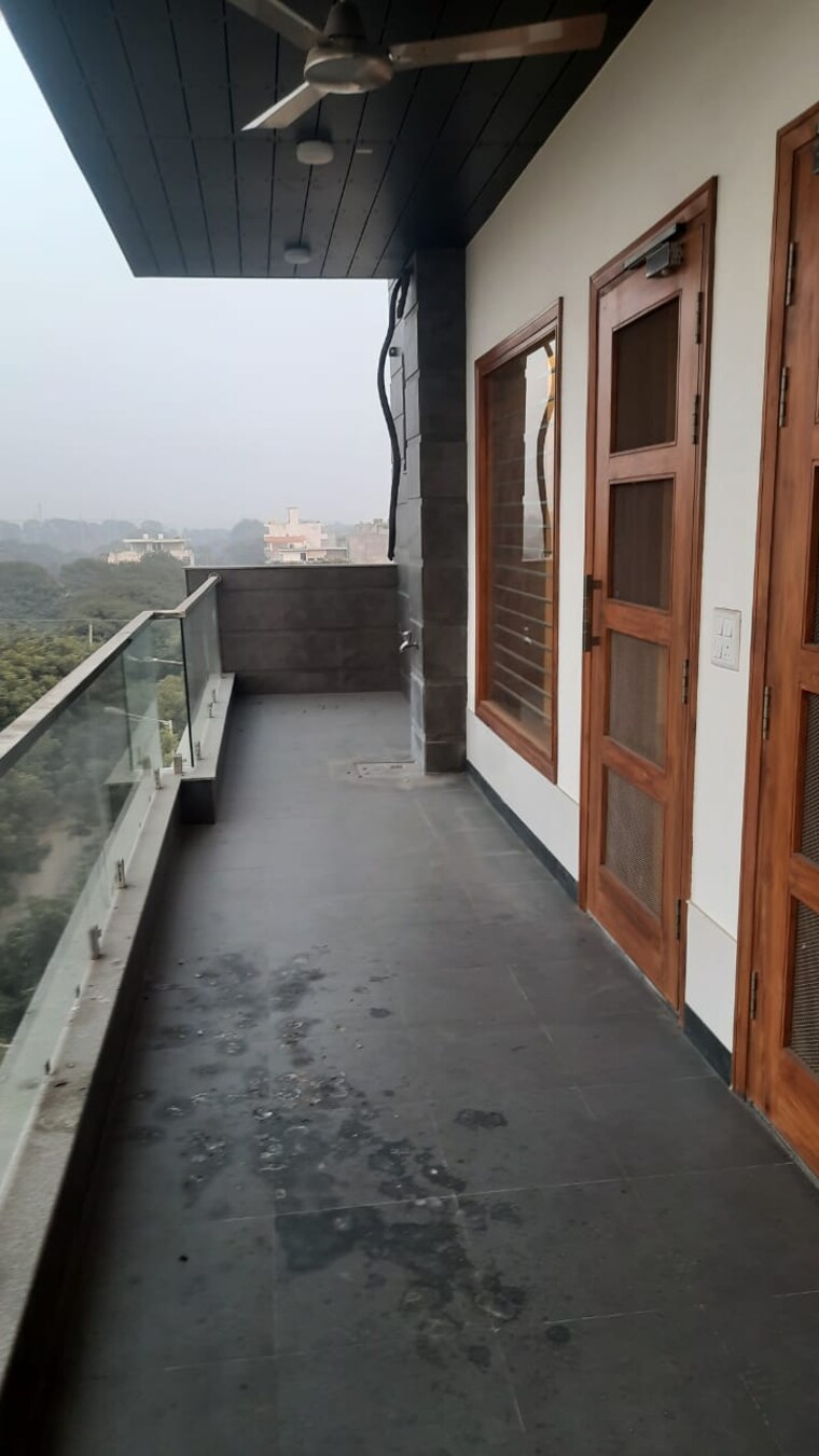 Balcony, parklands 3 Bedroom 250 Sq.Yd. Builder Floor In Sector 85 Faridabad 8548295