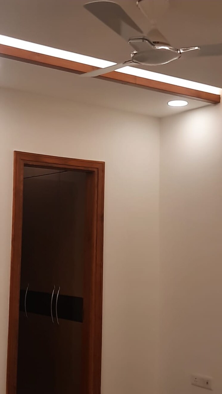 Room, parklands 3 Bedroom 250 Sq.Yd. Builder Floor In Sector 85 Faridabad 8548295