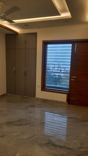 Room in 3 BHK Builder Floor at Parklands, Sector 85 – for Sale