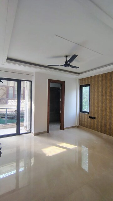 Room in 3 BHK Builder Floor at M3M Atrium, Sector 57 – for Rent