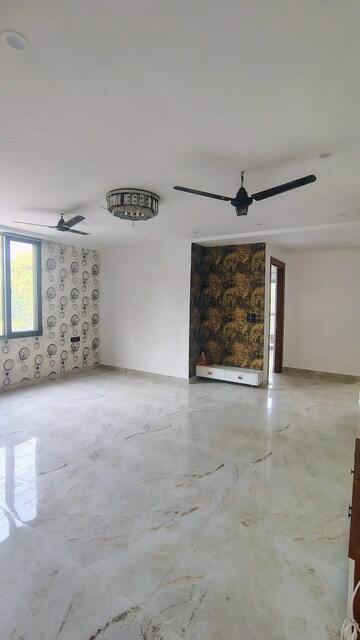 Room in 3 BHK Builder Floor at M3M Atrium, Sector 57 – for Rent