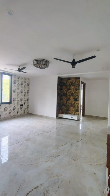 Room in 3 BHK Builder Floor at M3M Atrium, Sector 57 – for Rent