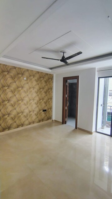 Room in 3 BHK Builder Floor at M3M Atrium, Sector 57 – for Rent