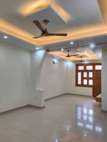 Room in 3 BHK Builder Floor at Shakti Khand iv – for Rent