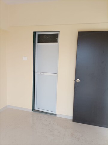 Room in 1 BHK Apartment at Mohid Swiz Heights, Andheri West – for Rent