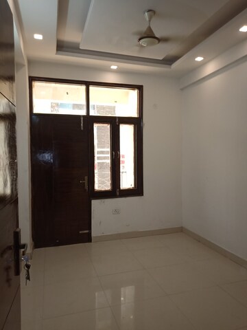 Room in 4 BHK Builder Floor at Sector 73 – for Sale