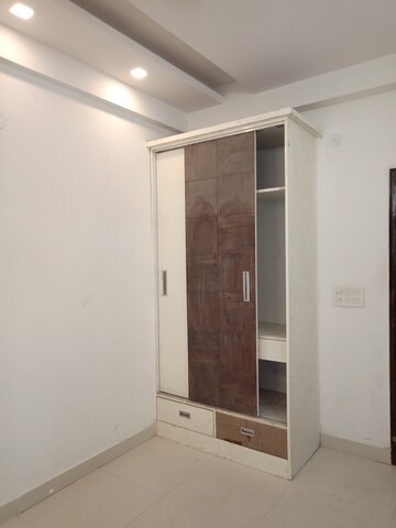 Room in 4 BHK Builder Floor at Sector 73 – for Sale
