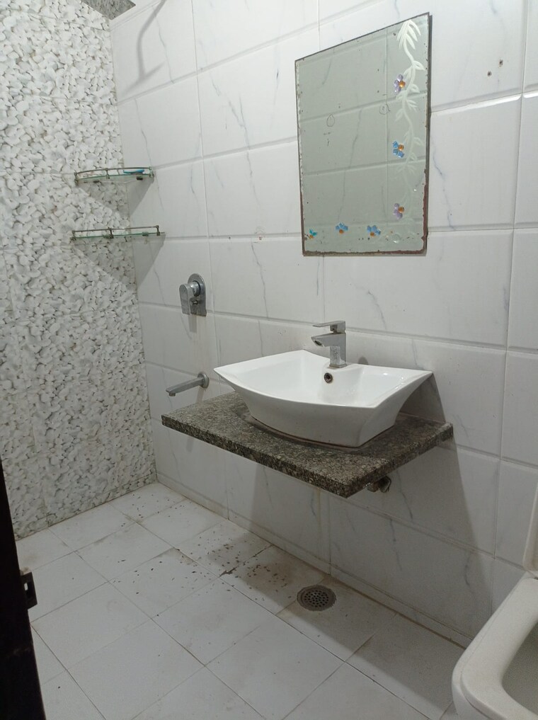 Bathroom, bu-sfs-flats 3 Bedroom 900 Sq.Ft. Builder Floor In Pitampura Delhi 8548573