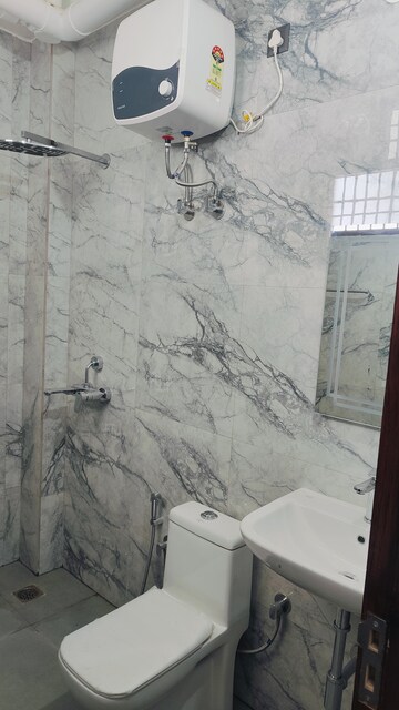 Bathroom in 3 BHK Builder Floor at M3M Atrium, Sector 57 – for Rent